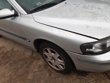 ПЕРЕДНИЙ ПРАВАЯ КРЫЛО VOLVO V70 2000R 426-26