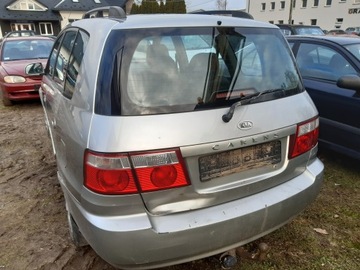 СТЕКЛО ЗАДНЕЙ КРЫШКИ БАГАЖНИКА KIA CARENS 2002 ГОД