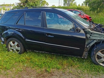 ДВЕРЬ ПРАВАЯ ЗАД MERCEDES ML W164 C197