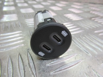 MACAN РЕСТАЙЛ PORT USB ПАНЕЛЬ 95B035252H