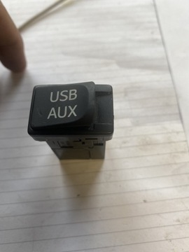 ГНЕЗДО AUX USB TOYOTA PRIUS III 86190-48030