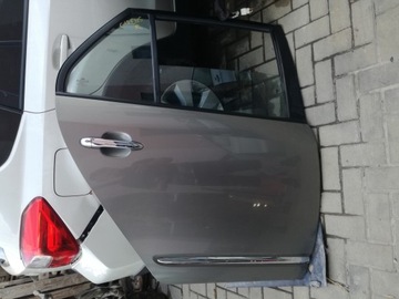 KIA CARENS III 2006-12 ГОД ДВЕРЬ ПРАВОЕ ЗАД