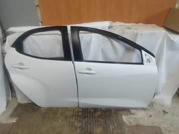 TOYOTA YARIS IV 4 ДВЕРЬ ПРАВОЕ ПЕРЕД I ЗАД 089 БЕЛАЯ PERŁA