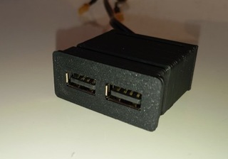 МОДУЛЬ ŁADOWARKI USB 2X2,4A BMW E36