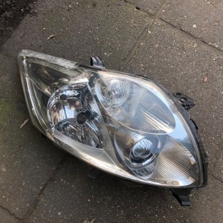 LAMPA/REFLEKTOR ПРАВОЕ TOYOTA AURIS 1 I