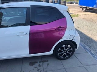 TOYOTA AYGO II 2 СТЕКЛО ДВЕРЬ LEWYCH ЛЕВАЯ ЗАДНИЙ