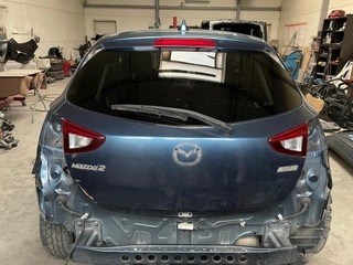 MAZDA 2 DJ КРЫШКА ЗАД