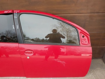 Toyota aygo 1 дверь правая передняя правое переднее 5 дверей 3p0, фото