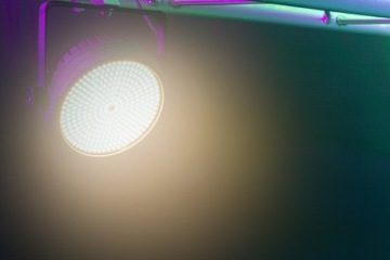 Очень сильный световой эффект BeamZ FLATPAR BT430