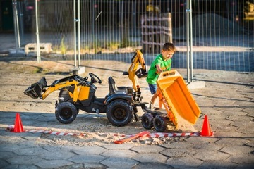 FALK Tractor Case IH Экскаватор-погрузчик оранжевый с подвижным ковшом прицепа от 3+