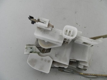 AVENSIS I T22 ZÁMEK PŘEDNÍ LEVÝ 98-00 LIFTBACK 5D