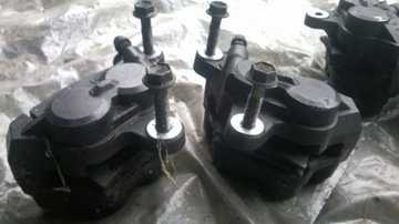 ПЕРЕДНИЙ ТОРМОЗНОЙ СУППОРТ SUZUKI GSXF 600 750 ПЕРЕДНИЙ