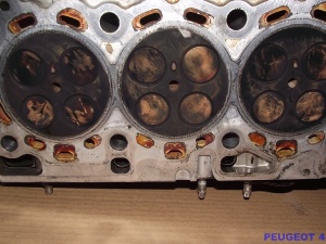 PEUGEOT 407 2.7 HDI HLAVA KOMPLETNÍ UHZ