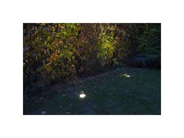 Круглая, серебристая, регулируемая рамка.