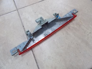 PŘÍDAVNÉ TŘETÍ SVĚTLO STOP AVENSIS VERSO '04 #