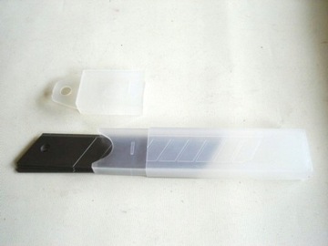 НОЖ ДЛЯ ОБОЕВ, ЛЕЗВИЕ ДЛЯ ЛОМАНИЯ 25мм + СМЕННЫЕ 5 ШТ.