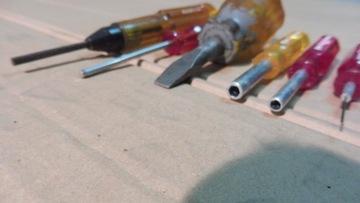 ГАЕЧНЫЙ КЛЮЧ, ТРУБЧАТЫЕ КЛЮЧИ, ОТВЕРТКА, НАБОР АМПУЛЬНЫХ ОТВЕРТОК.