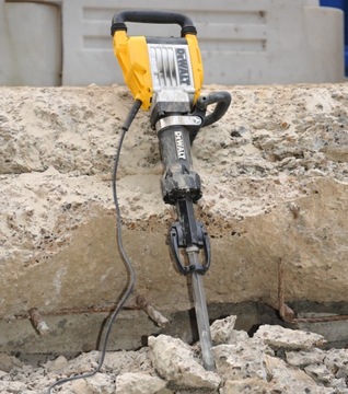 Молоток ударный 1600W HEX 28 35j кейс DEWALT D25960K