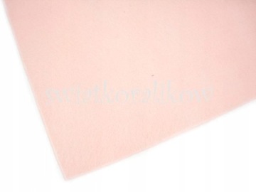 FL013 Filc z metra blado różowy 1mm 50x85cm