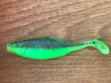 GUMA REALISTIC SHAD MATUSIAK PŁOĆ 9 003 NEON
