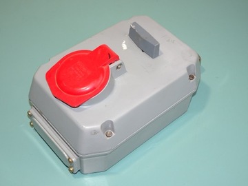 CEWE GNIAZDO ŚCIENNE 16A 380V 5P Z ODCIĘCIEM PRĄDU