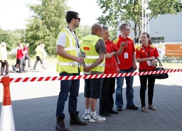 Kaseta nakładka na pachołek z taśmą ostrzegawczą