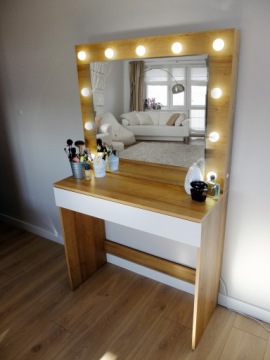 ТРУБНОЙ СТОЛИК ДЛЯ МАКИЯЖА С ЗЕРКАЛОМ С ПОДСВЕТКОЙ