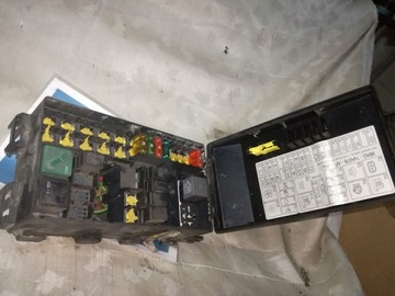 skrzynka bezpieczników FORD FOCUS MK1 98AG14A067CD