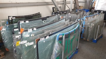 Лобовое стекло SEAT IBIZA III/VW POLO с уплотнителем