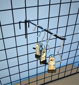 zawieszka uchwyt na kratę 10 cm pojedynczy czarny