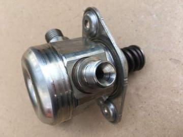 BMW E70 X5 F01 F10 5.0I POMPA WTRYSKOWA 7595339