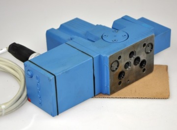 D661Z2726G Гидравлический пропорциональный клапан MOOG