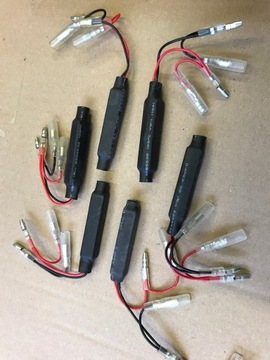 RIZOMA adapter rezystor EE035H 10 W / 15 OHM LED