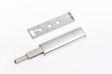 МЕБЕЛЬНЫЙ ОТДЕЛИТЕЛЬ ДЛЯ ФАСАДОВ С РЕЗИНОВЫМ НАКОНЕЧНИКОМ НА TITUS PUSH TO OPEN + PLATE