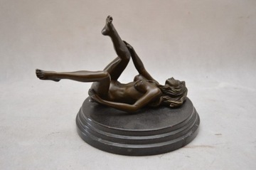 OSTRY AKT - RZEŹBA Z BRĄZU FIGURA KOBIETY - SEXY