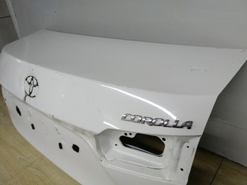 Задняя крышка багажника Toyota Corolla E16 седан