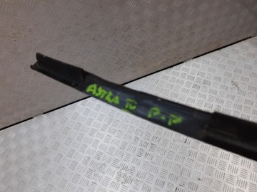 ASTRA IV J LIŠTA ZHRNUJÍCÍ OKNO PRAVÝ PŘEDNÍ