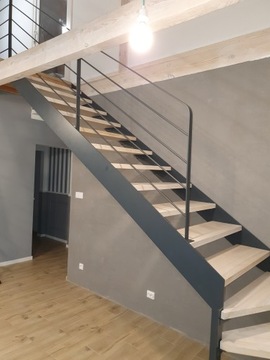 Schody drewniane konstrukcja stalowa loft metalowa