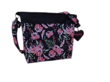 Экологически чистая сумка-органайзер для коляски большой вместимости.