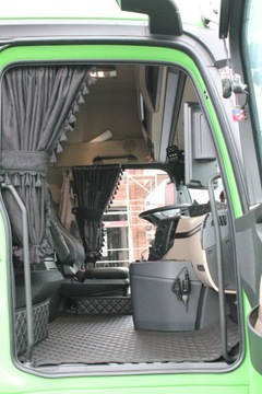 ШТОРА ДЛЯ ГРУЗОВИКА VOLVO FH 12-15, FH 4 + крюки