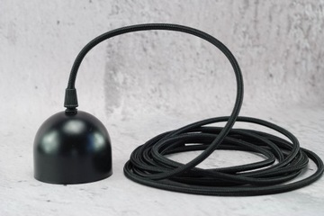 Черная матовая металлическая розетка для одного кабеля может короблять чердак