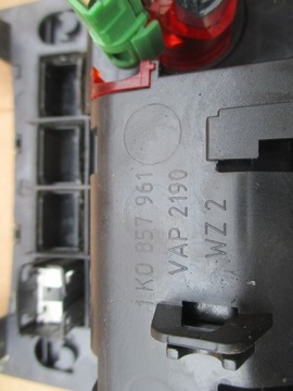 VW GOLF V ПЕПЕЛЬНИЦА 1K0857961