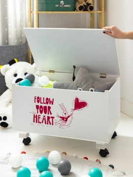 БОЛЬШАЯ ДЕРЕВЯННАЯ ИГРУШЕЧНАЯ КОРОБКА НА КОЛЕСАХ