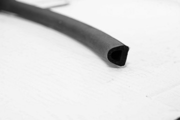 ПРОКЛАДКА РЕЗИНОВАЯ С КЛЕЕМ ДЛЯ ОКОН, ДВЕРЕЙ, тип-Д