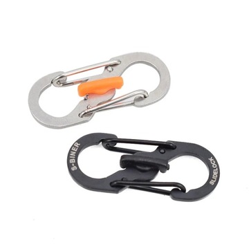 Металлический карабин типа S для крепления рюкзака.