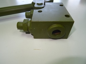 НАСОС ПОДЪЕМА КАБИНЫ IVECO MAN MERCEDES