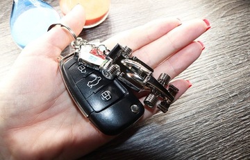 МЕТАЛЛИЧЕСКИЙ БРЕЛОК ДЛЯ КЛЮЧЕЙ РЮКЗАКА БОЛИДНАЯ БИРКА ДЛЯ ВОДИТЕЛЯ