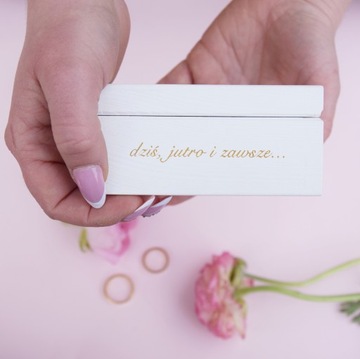 КОРОБКА ДЛЯ ОБРУЧАЛЬНЫХ КОЛЬЦ БЕЛАЯ с гравировкой СЕРДЦЕ