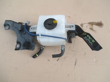 NÁDOBKA KAPALINY BRZDOVÉHO TOYOTA AURIS II 12R