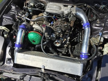 Система впуска: универсальный набор регулируемых алюминиевых воздуховодов.